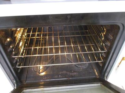 2024 Frigidaire White Stove (K)