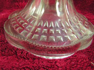 Beatiful antique: Kerosene lamp, likely from the late 1800s.