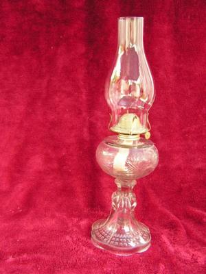 Beatiful antique: Kerosene lamp, likely from the late 1800s.