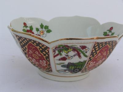 Vintage Japanese porcelain imari Lotus flower shaped bowl