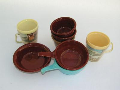 Assortment of kitchen ware