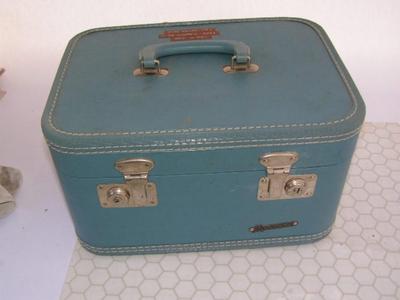 Monarch overnight case, vintage