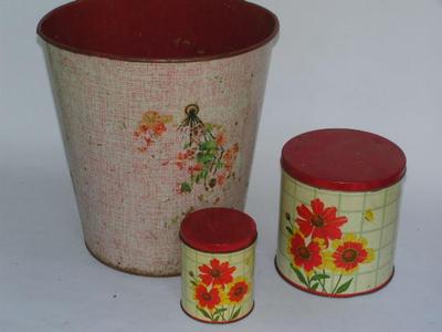 Vintage Nesco nesting canisters, only 2