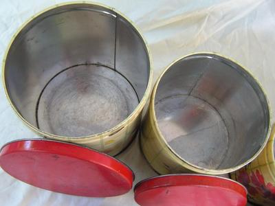 Vintage Nesco nesting canisters, set of 4, fair to good condition