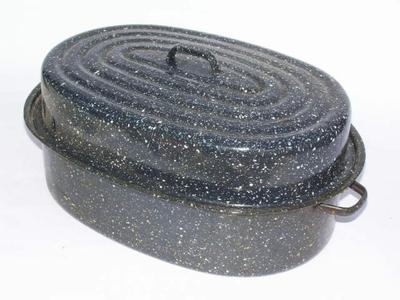 Large graniteware roaster with lid