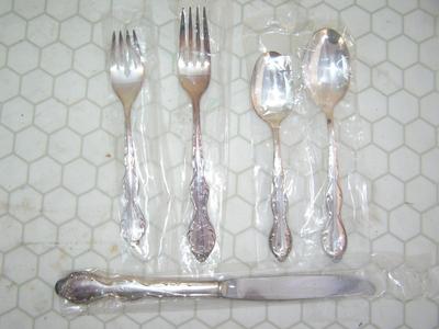 Rogers Extra Plate Silver Plate, 5 pc. Place setting, Camelot pattern