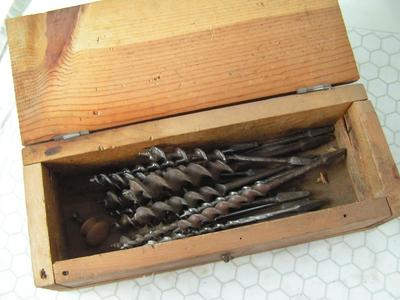 Auger drill bit collection for hand brace drill, 17 bits in a wooden box