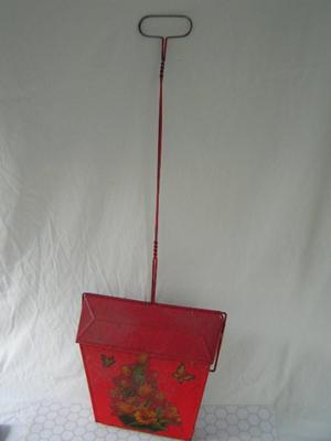 Folding dust pan, butlers dust pan