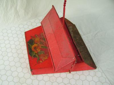 Folding dust pan, butlers dust pan