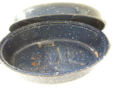 Small graniteware roaster, nice, about 11"x7"