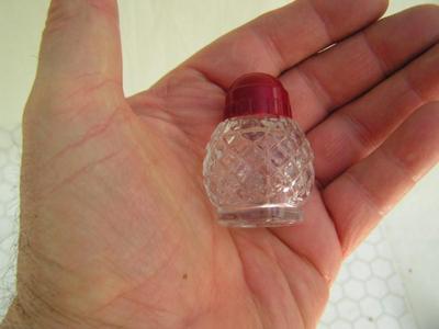 Pair of vintage miniature salt & pepper shakers, c.1930s-1950s