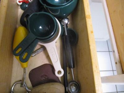 2 Drawers Of Kitchen Gadgets & Silverware (K)
