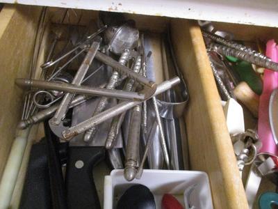 2 Drawers Of Kitchen Gadgets & Silverware (K)