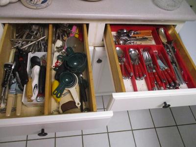 2 Drawers Of Kitchen Gadgets & Silverware (K)