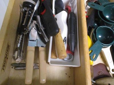 2 Drawers Of Kitchen Gadgets & Silverware (K)