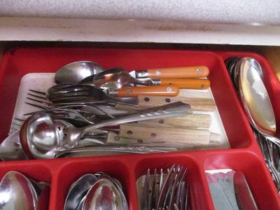 2 Drawers Of Kitchen Gadgets & Silverware (K)