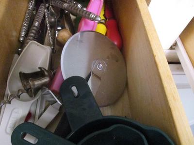 2 Drawers Of Kitchen Gadgets & Silverware (K)