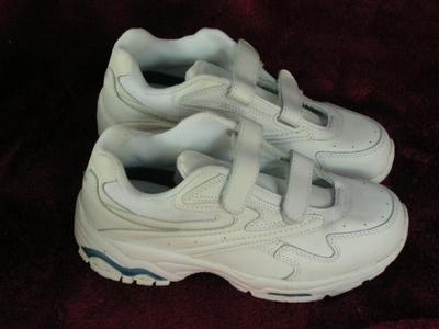 Dr. Scholl,s Caprice walking shoes, women’s size 7. Look like new/unused,