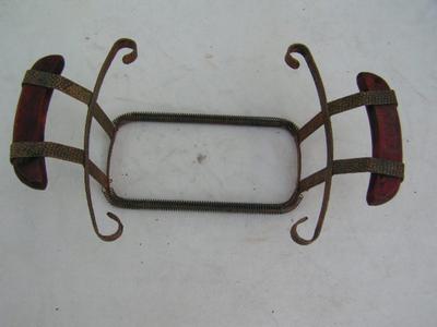 Lot of 3 adjustable spring loaded bowl carriers for the kitchen.