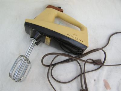 MixMaster hand held electric mixer. We tested it & it works