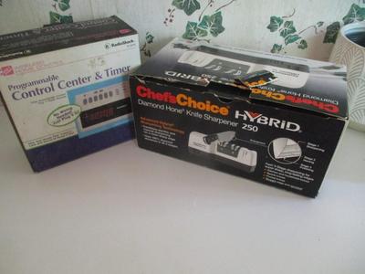 Chef's Choice Hybrid Diamond Hone Knife Sharpener 250 & Programmable Control Center & Timer (UR)