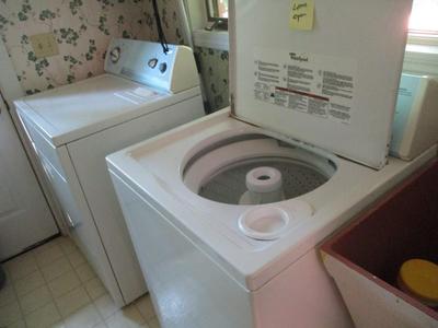 Whirlpool Washer & Dryer (UR)