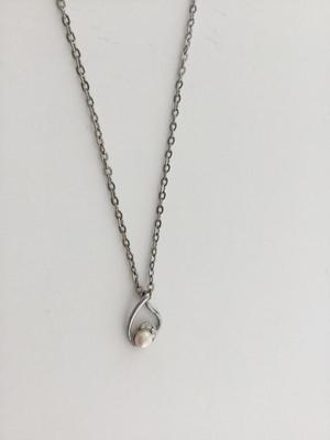 Silver tone fashion everyday necklace