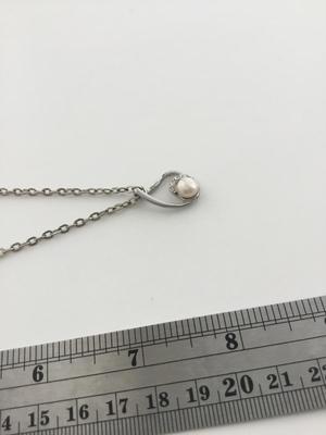 Silver tone fashion everyday necklace