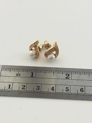 Gold tone unmarked fashion earrings