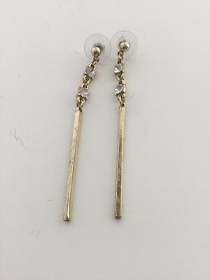 Gold tone dangle fashion earrings