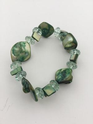 Beautiful green stretchy bracelet