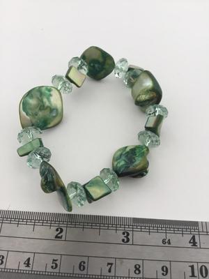 Beautiful green stretchy bracelet