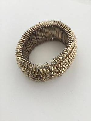 Gold tone stretchy fashion bracelet