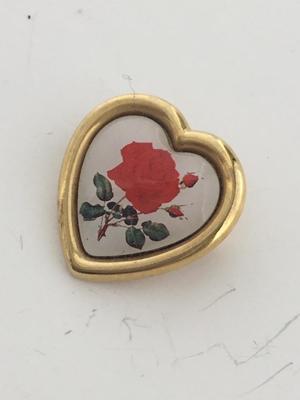 Gold tone. Vintage pin