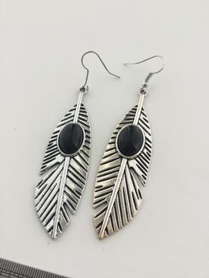 Silver tone unmarked dangle earrings
