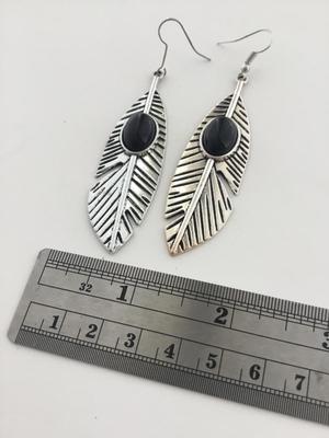 Silver tone unmarked dangle earrings
