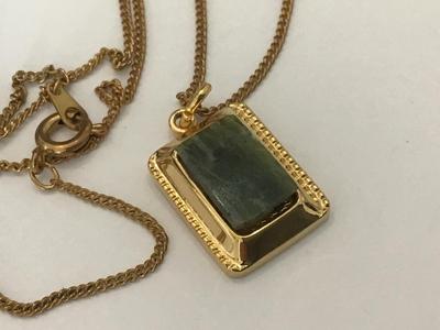 Stone pendant with Chain