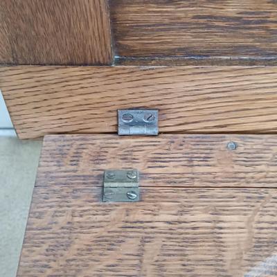LOT 5: Vintage Wood Commode