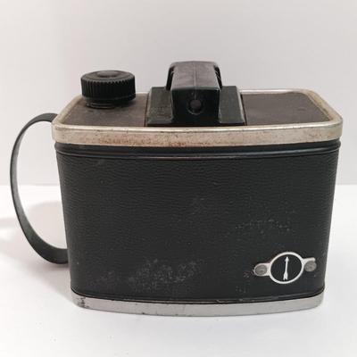 LOT 145: Vintage Cameras For Parts- Kodak Deux, Anscomatic 626, Kodak Instamatic X-15 & More
