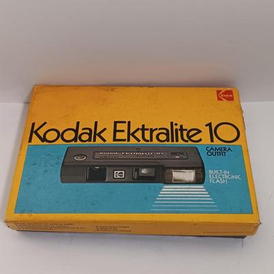 LOT 145: Vintage Cameras For Parts- Kodak Deux, Anscomatic 626, Kodak Instamatic X-15 & More