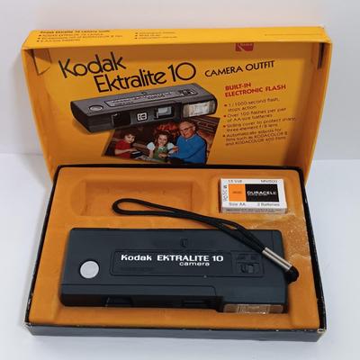LOT 145: Vintage Cameras For Parts- Kodak Deux, Anscomatic 626, Kodak Instamatic X-15 & More