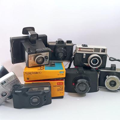 LOT 145: Vintage Cameras For Parts- Kodak Deux, Anscomatic 626, Kodak Instamatic X-15 & More