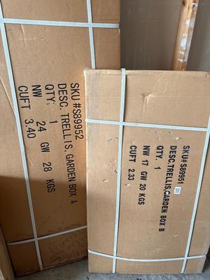 NIB Garden trellis with gate