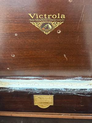 Vintage Victrola case, no player
