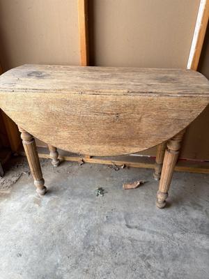 Drop leaf table