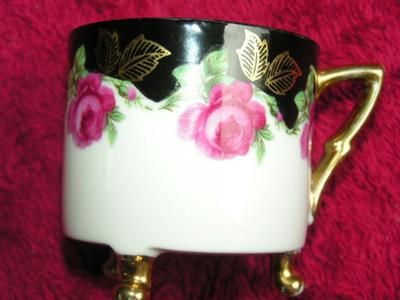 Vintage Damask 3-footed teacup & saucer, bone china. Hand painted