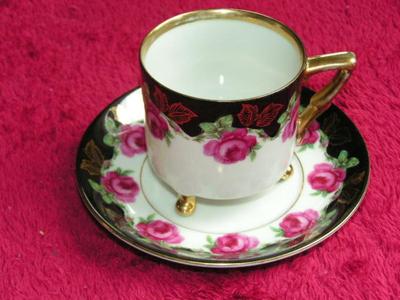 Vintage Damask 3-footed teacup & saucer, bone china. Hand painted