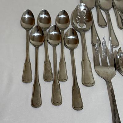Towle ‘Beaded Antique’ Flatware Set (E-HS)