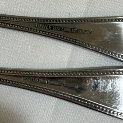 Towle ‘Beaded Antique’ Flatware Set (E-HS)