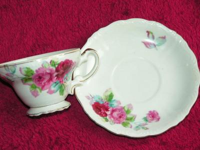 Vintage (maybe Lefton, Japan?) footed teacup & saucer, porcelain, gold trim.